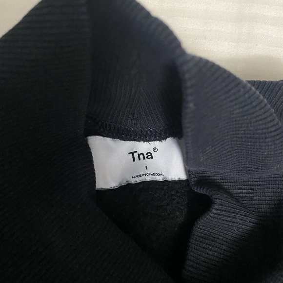 Aritzia - TNA Sweater - Picture 2 of 3